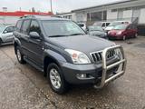 Toyota Land Cruiser 3.0 D-4D Schalter - graue Toyota Land Cruiser
