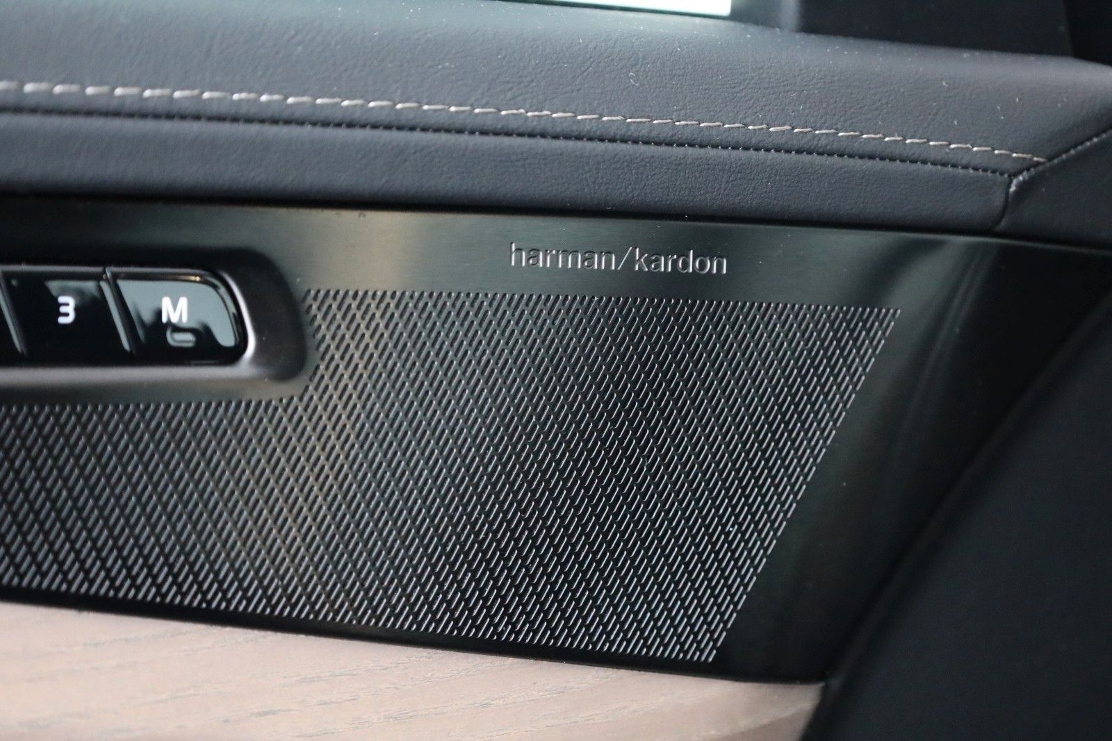 Fahrzeugabbildung Volvo XC90 Plus Bright AWD,7Sitze,360°,HUD,H&K,ACC,AHK