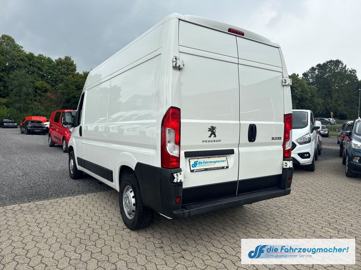 Fahrzeugabbildung Peugeot Boxer Kasten Hochraum 333 L2H2 Pro BlueHDi 140 S