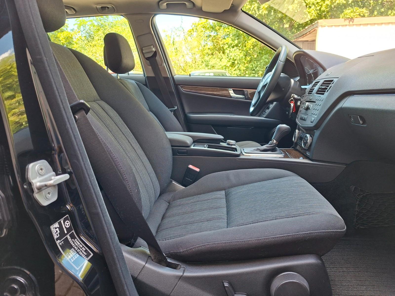 Mercedes-Benz C180 2009 — photo 24