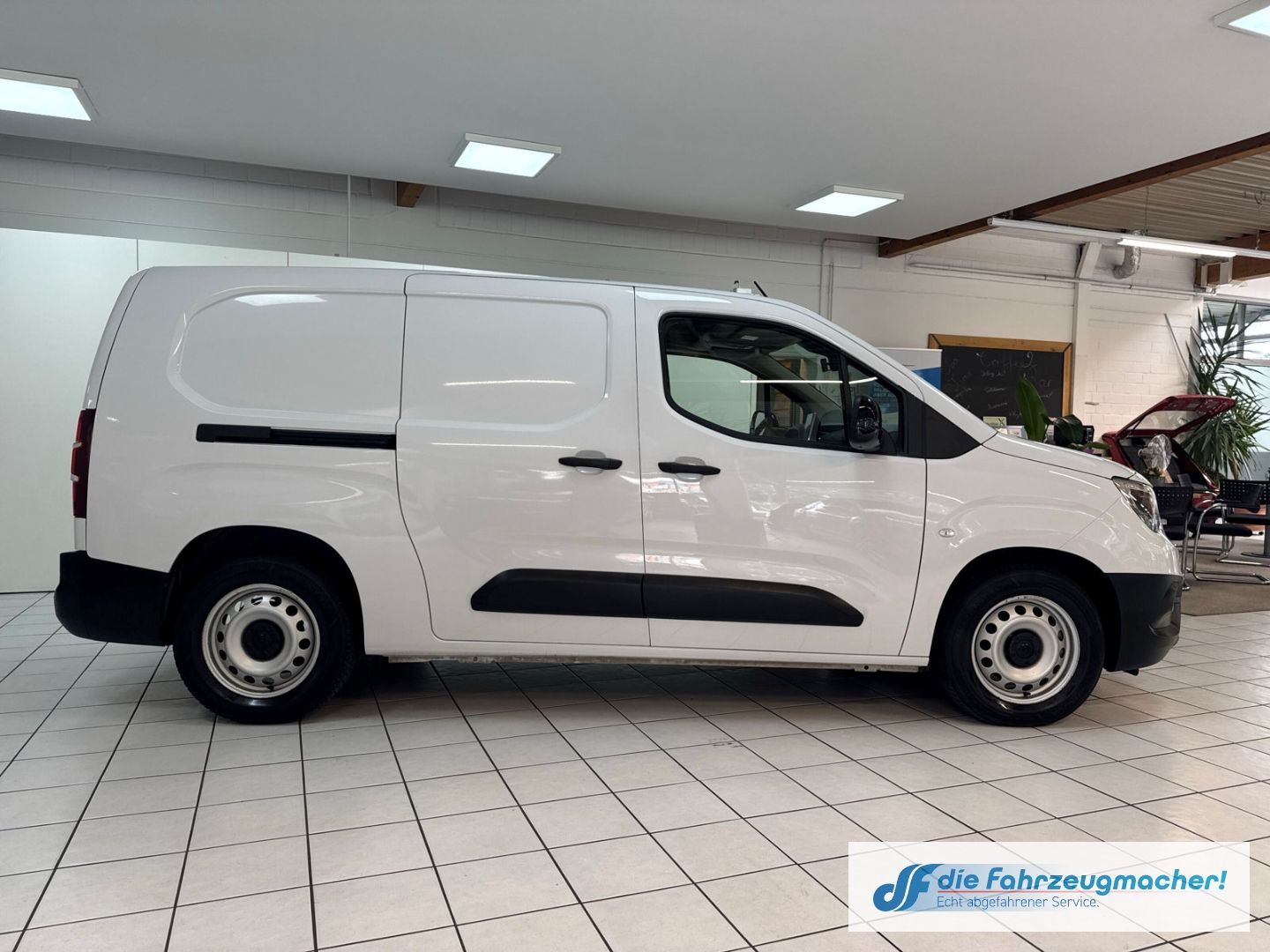 Fahrzeugabbildung Opel Combo E Cargo - e Edition XL LED Apple CarPlay A