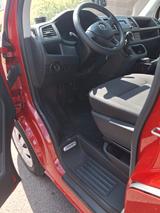 Volkswagen T6 Multivan - rote Volkswagen T6 Multivan