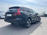 Volvo V60 Cross Country B4 D Pro AWD *ACC*Standheiz.* - Volvo V60 Cross Country: Pro