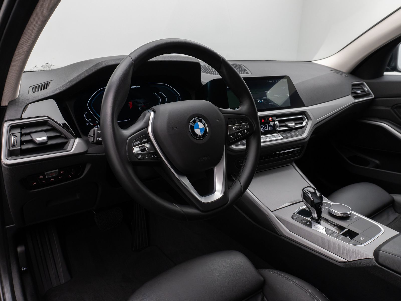 Fahrzeugabbildung BMW 330e Kamera DAB CockPitPr DrivAssis Alarm Sport