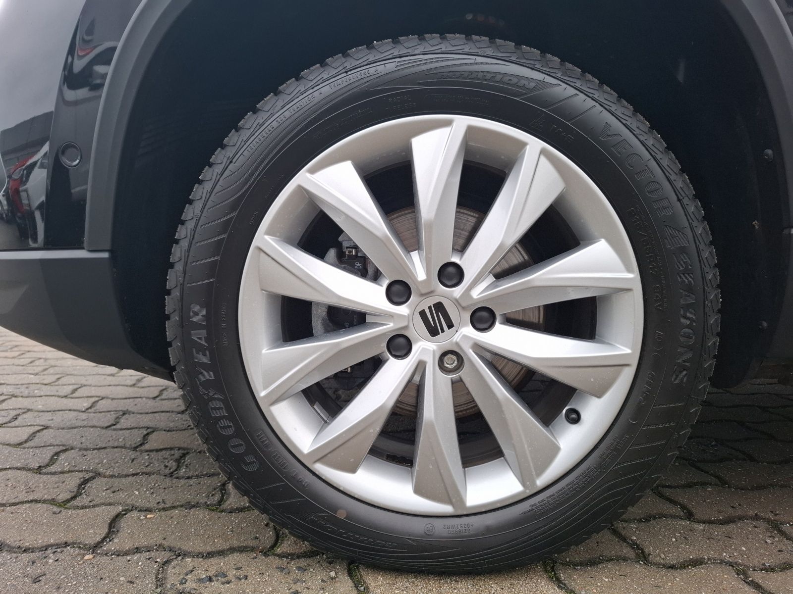 Fahrzeugabbildung SEAT Ateca TSI Style DSG LED Navi AID ACC Park-Assist