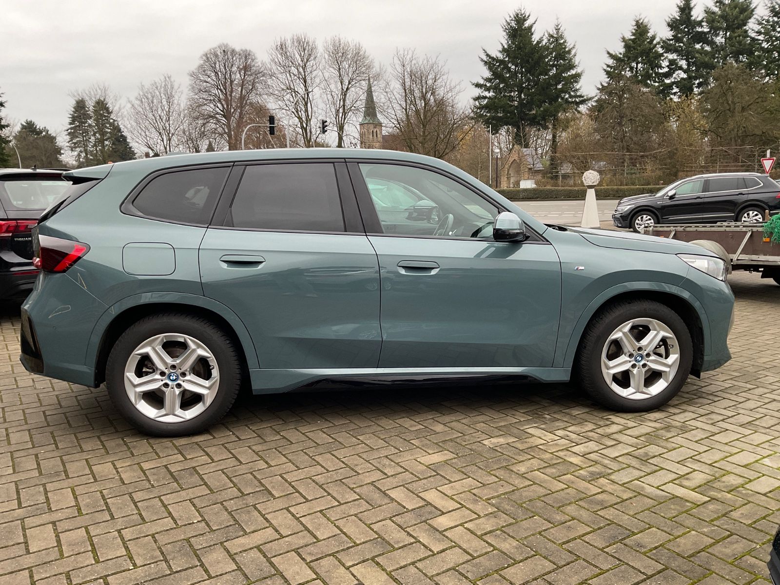 Fahrzeugabbildung BMW iX1 30 xDrive M Sport,HeadUp,Navi,Kamera