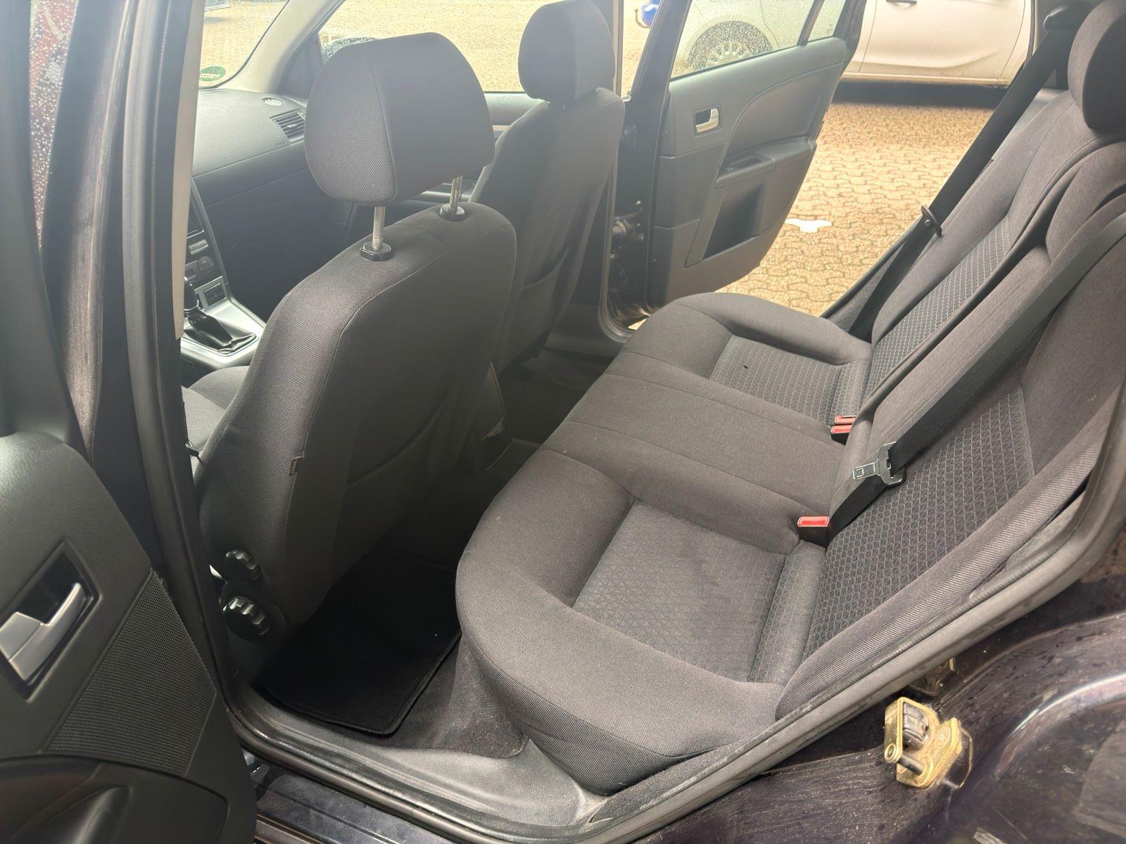 Ford Mondeo 2004 — photo 7