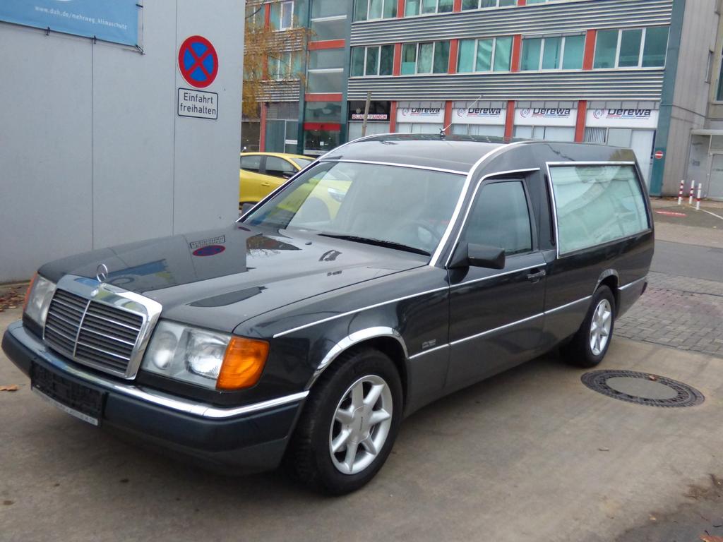 Mercedes-Benz 220
