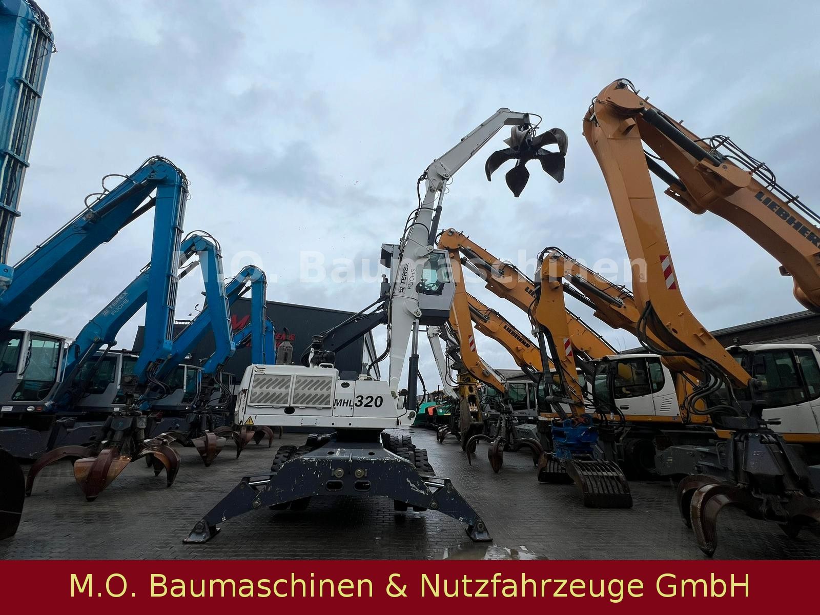 Fahrzeugabbildung Fuchs Terex MHL 320 / Polyp/ Liftkabine/