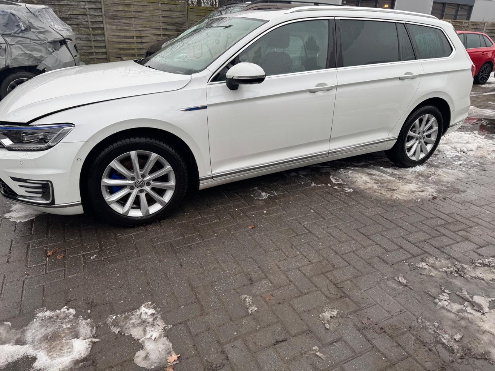 Volkswagen Passat  1.4 GTE DSG Navi  Kamera Massage LED ACC