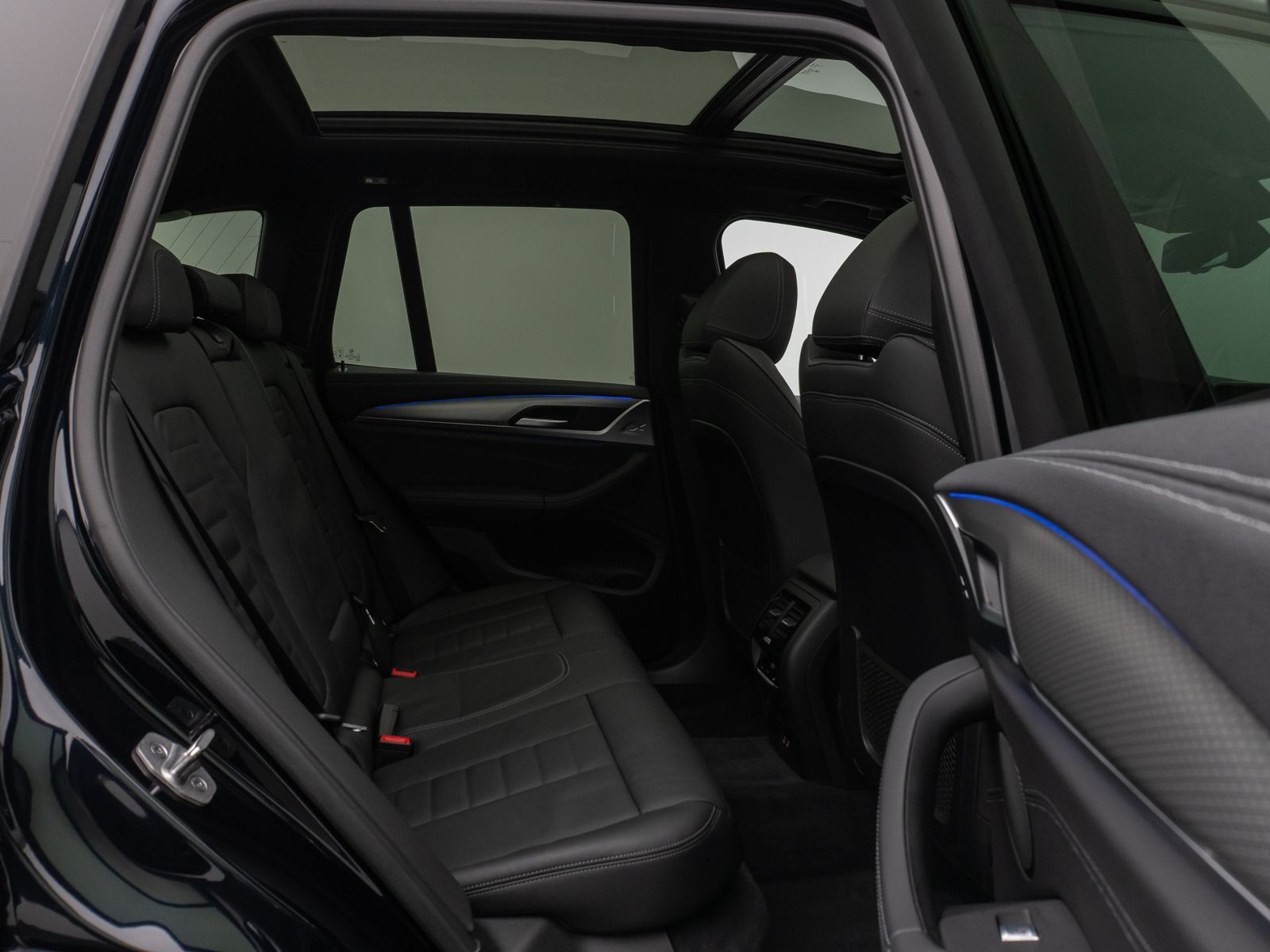 Fahrzeugabbildung BMW X3 M40d Panorama 360°HUD DAB HiFi AHK Komfort