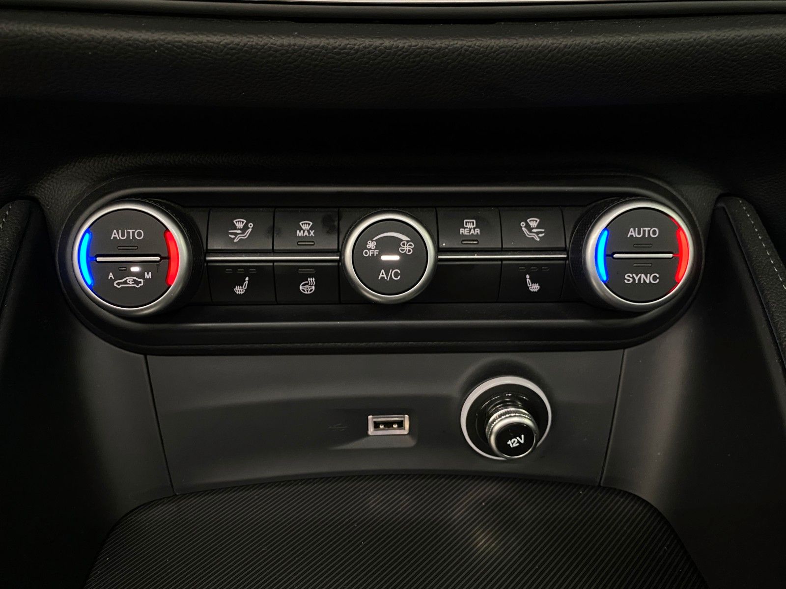 Fahrzeugabbildung Alfa Romeo Stelvio 2.0T Veloce Q4 ACC 20" Leder VOLL