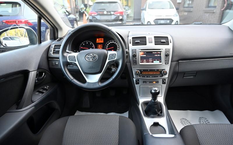 Toyota Avensis 2013 — photo 12