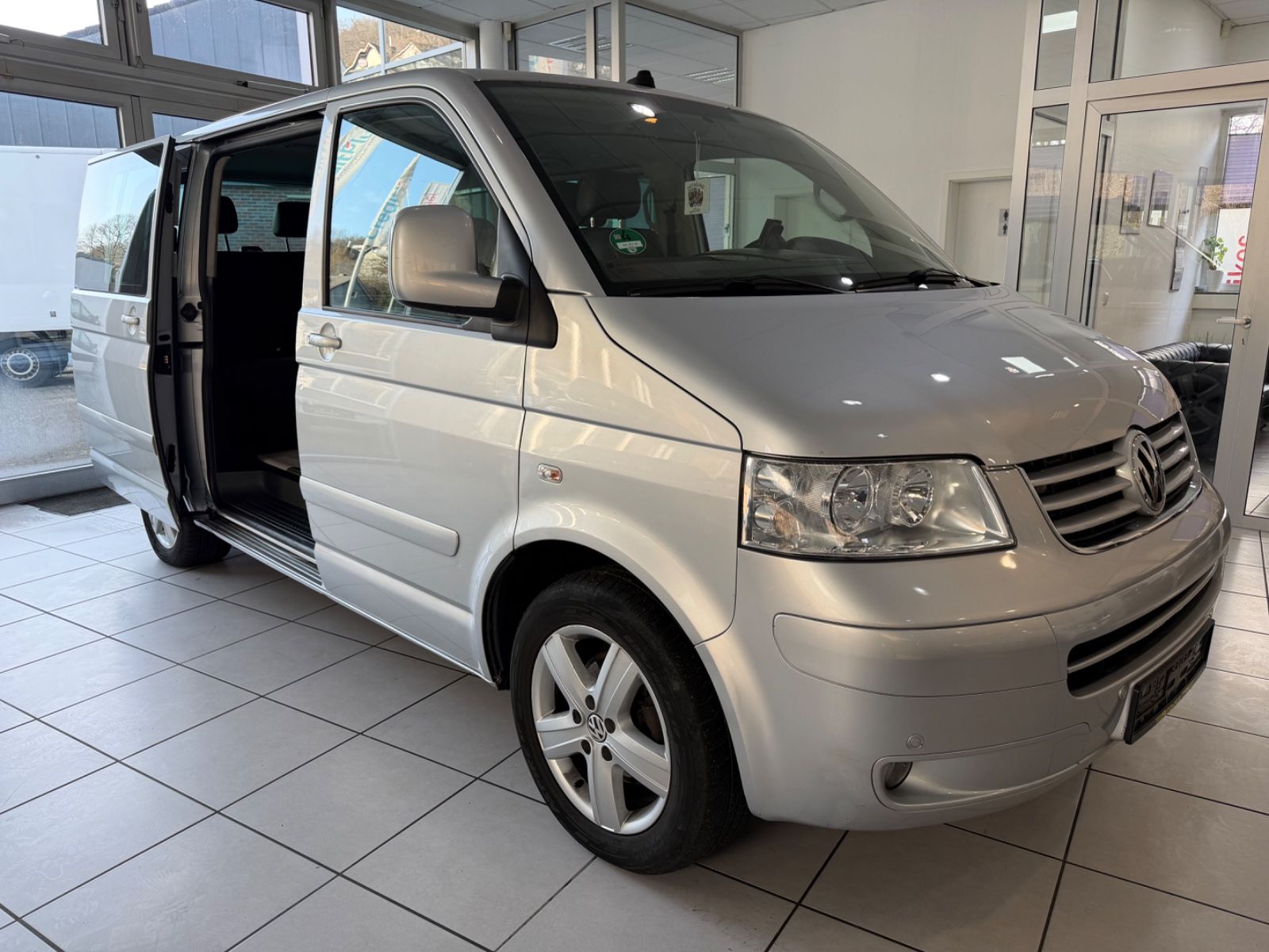 Fahrzeugabbildung Volkswagen T5 Multivan United