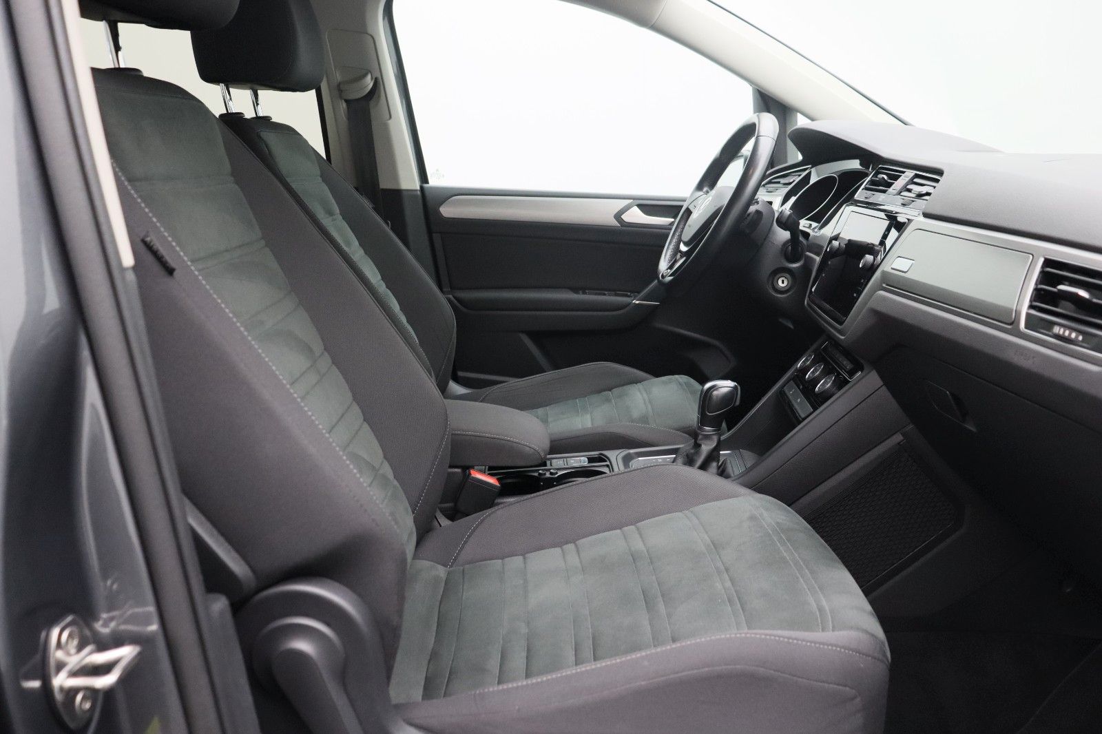 Fahrzeugabbildung Volkswagen Touran Comfortline ACC DSG AHK Massage