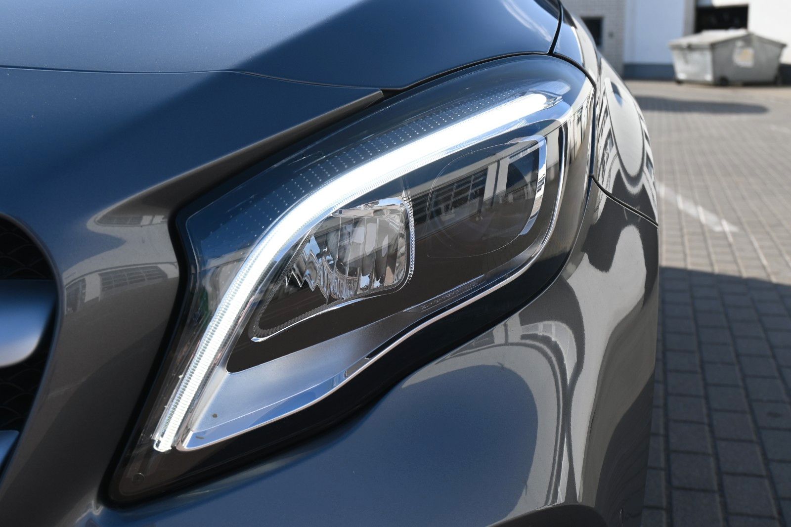 Fahrzeugabbildung Mercedes-Benz GLA 180 Schalter Urban*Navi*RFK*AHK