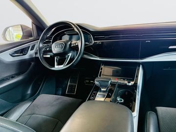 Audi Q8 - 11