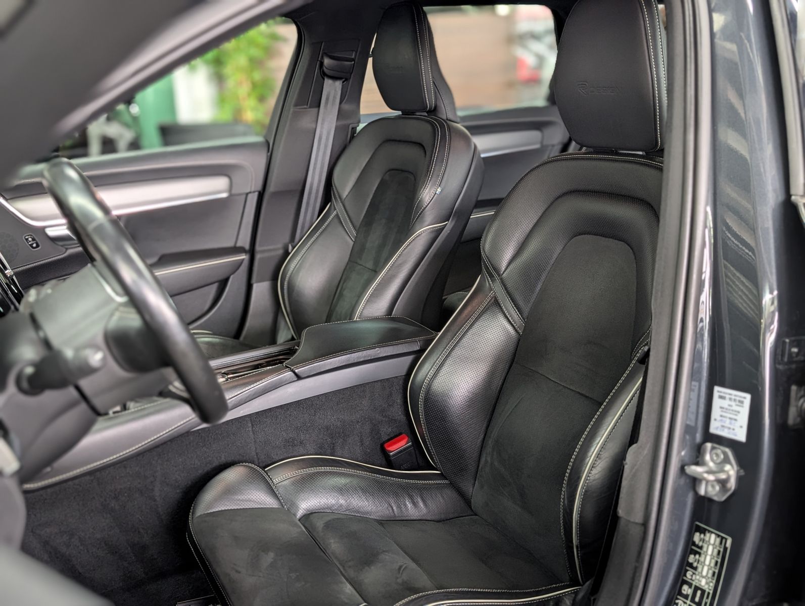 Fahrzeugabbildung Volvo V90 R Design VIRT MEMO KAM SHZ LEDER LED APP 19"