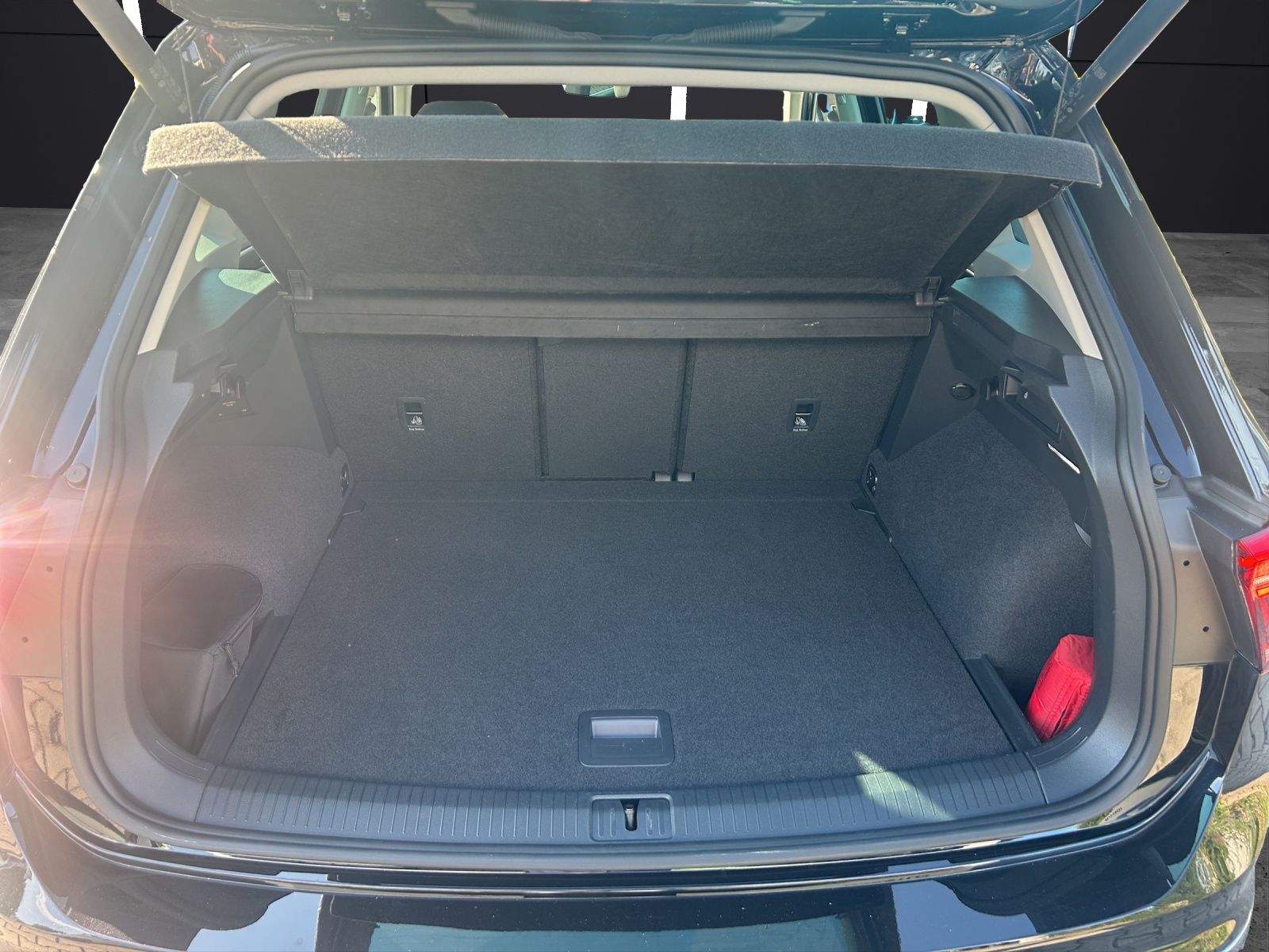 Fahrzeugabbildung Volkswagen Tiguan Elegance TDI 4M IQ.Light Navi ACC RFK SHZ