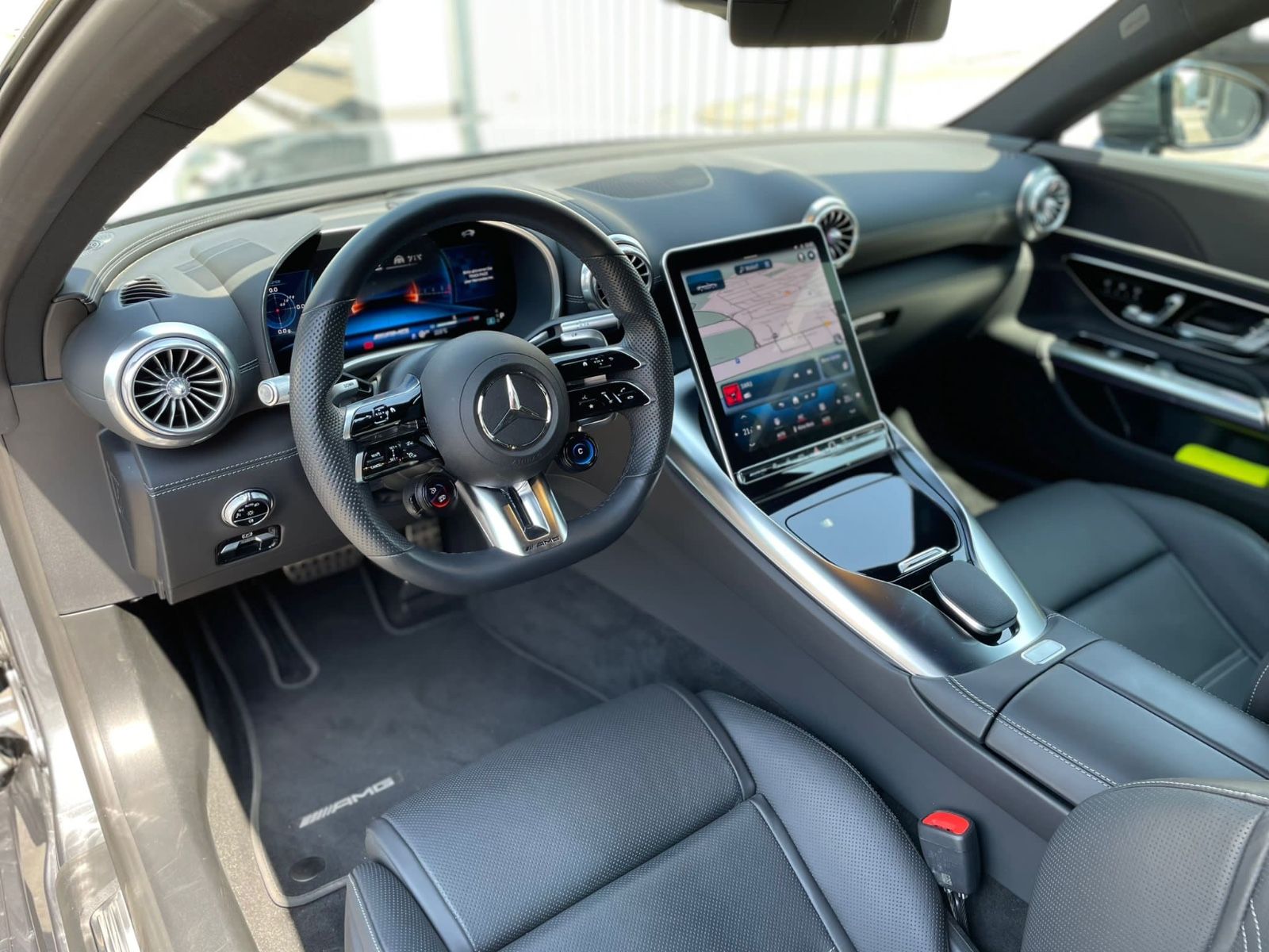 Fahrzeugabbildung Mercedes-Benz SL 63 AMG 4MATIC+ Head-Up 21" Lift Massage 360°