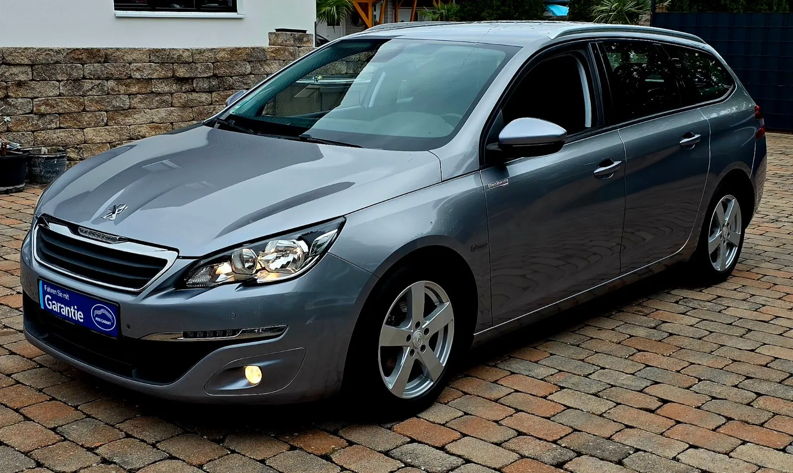 Peugeot 308 2015 — interior