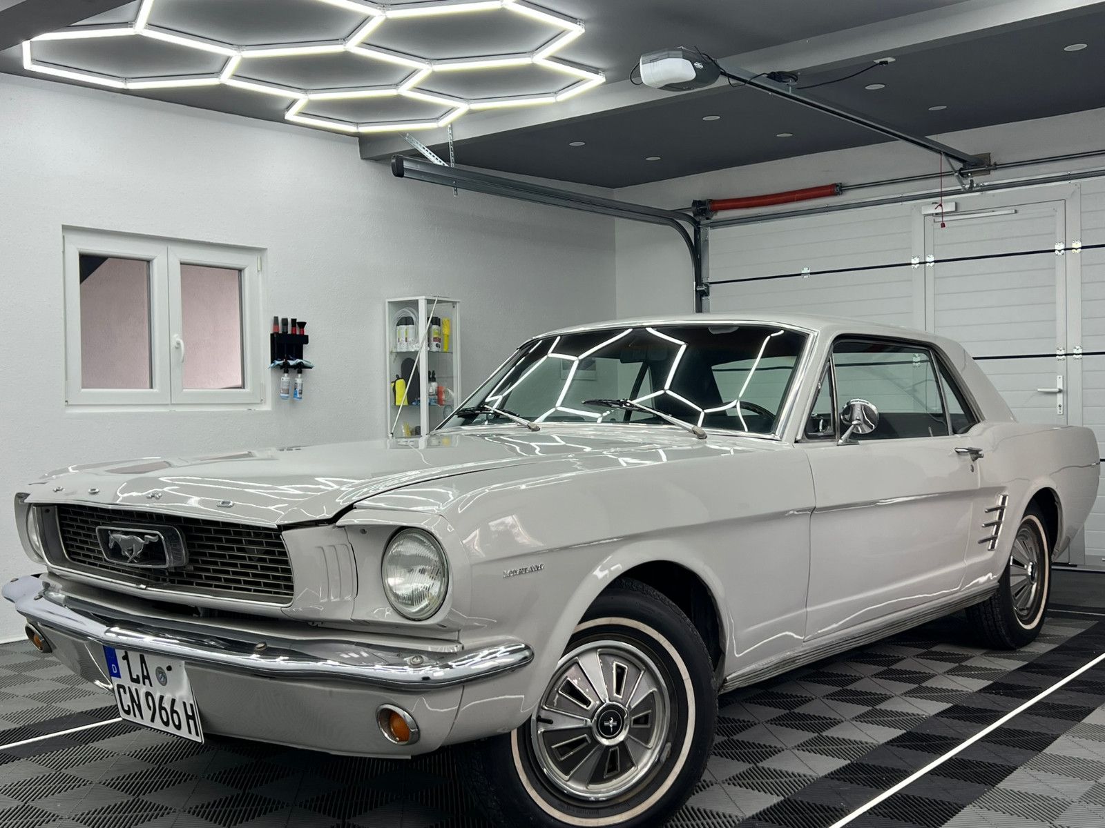 Fahrzeugabbildung Ford Mustang V6/RESTAURIERT/H-ZULASSUNG/ORIGINAL