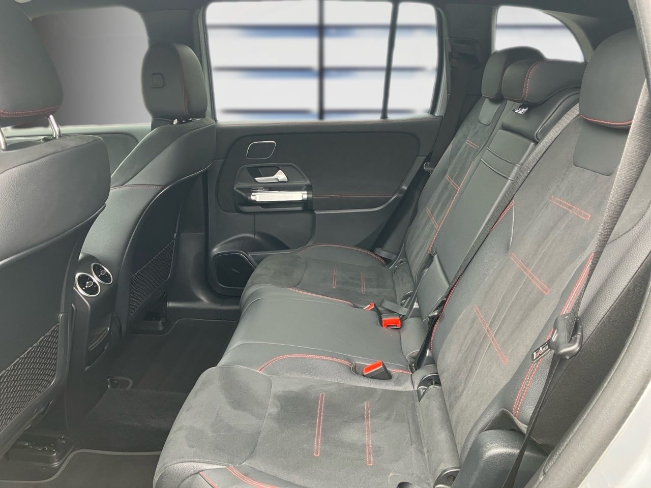 Fahrzeugabbildung Mercedes-Benz EQB 300 4M AMG AHK Pano 360°Kamera LED KeylessGo