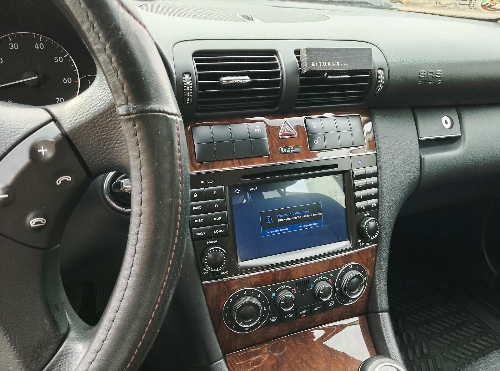 Mercedes-Benz C180 2005 — photo 11