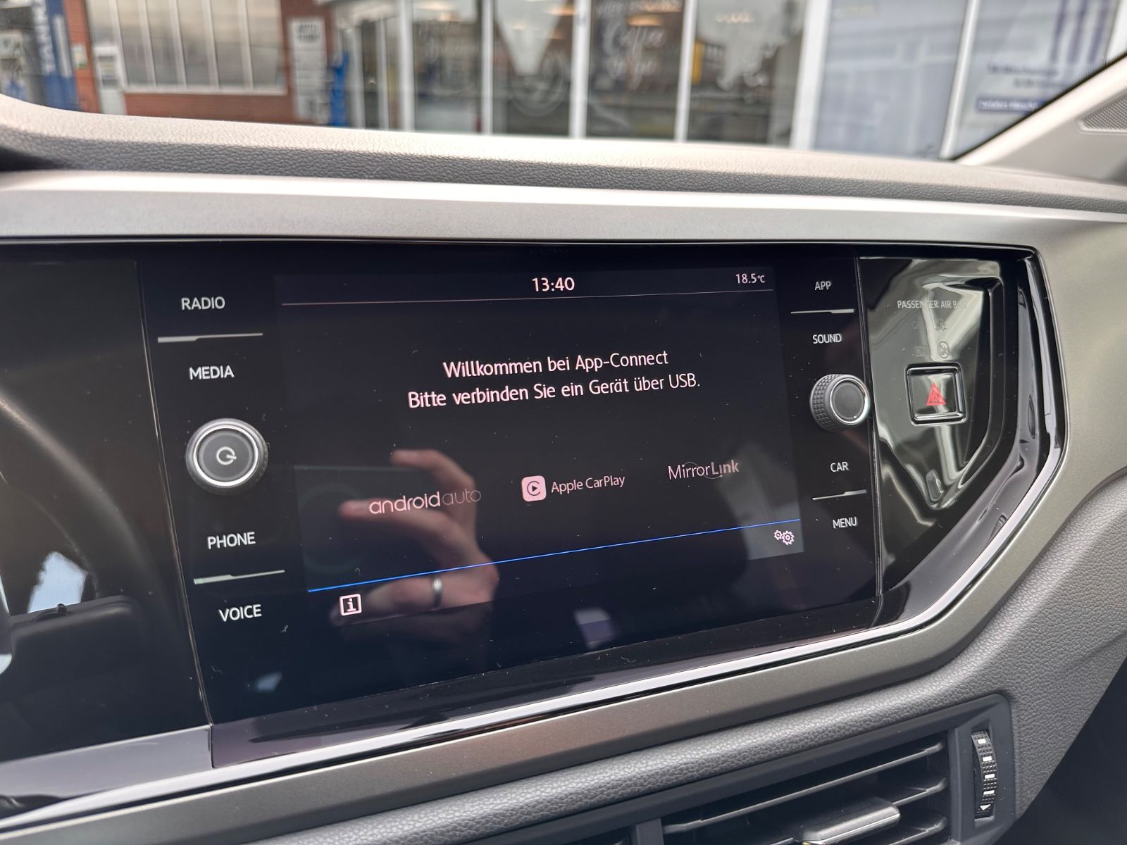 Fahrzeugabbildung Volkswagen Polo 1.0 TSI Comfortline APP/SHZG/GJR/PDC