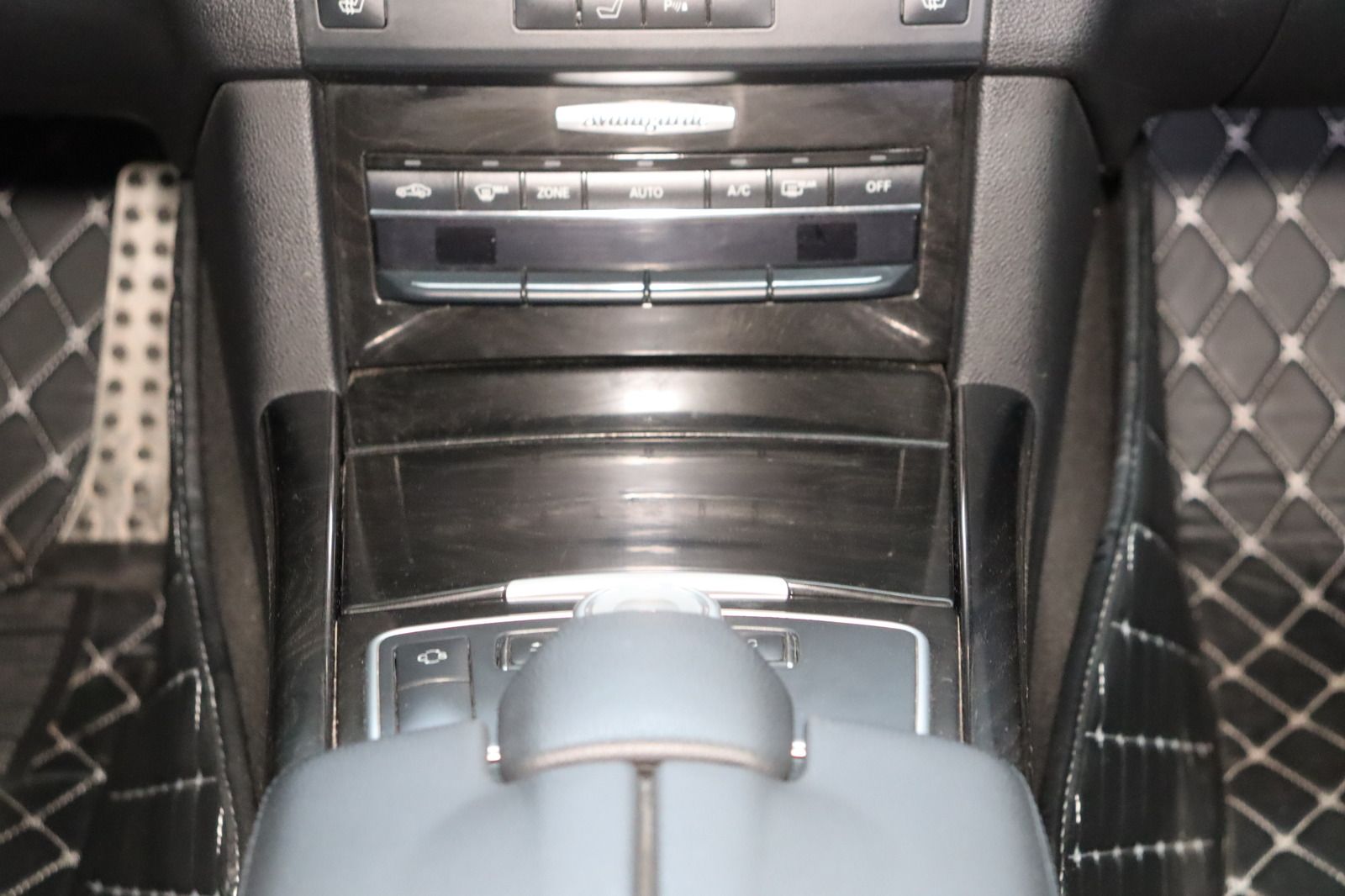 Fahrzeugabbildung Mercedes-Benz E 350 CGI T BlueEFFICIENCY * Navi * Sitzhzg. *