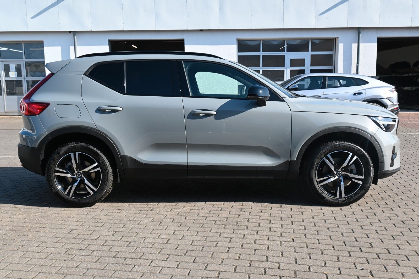 Fahrzeugabbildung Volvo XC40 B4 DKG Plus Dark*FSHZG*360°*ACC*AHK