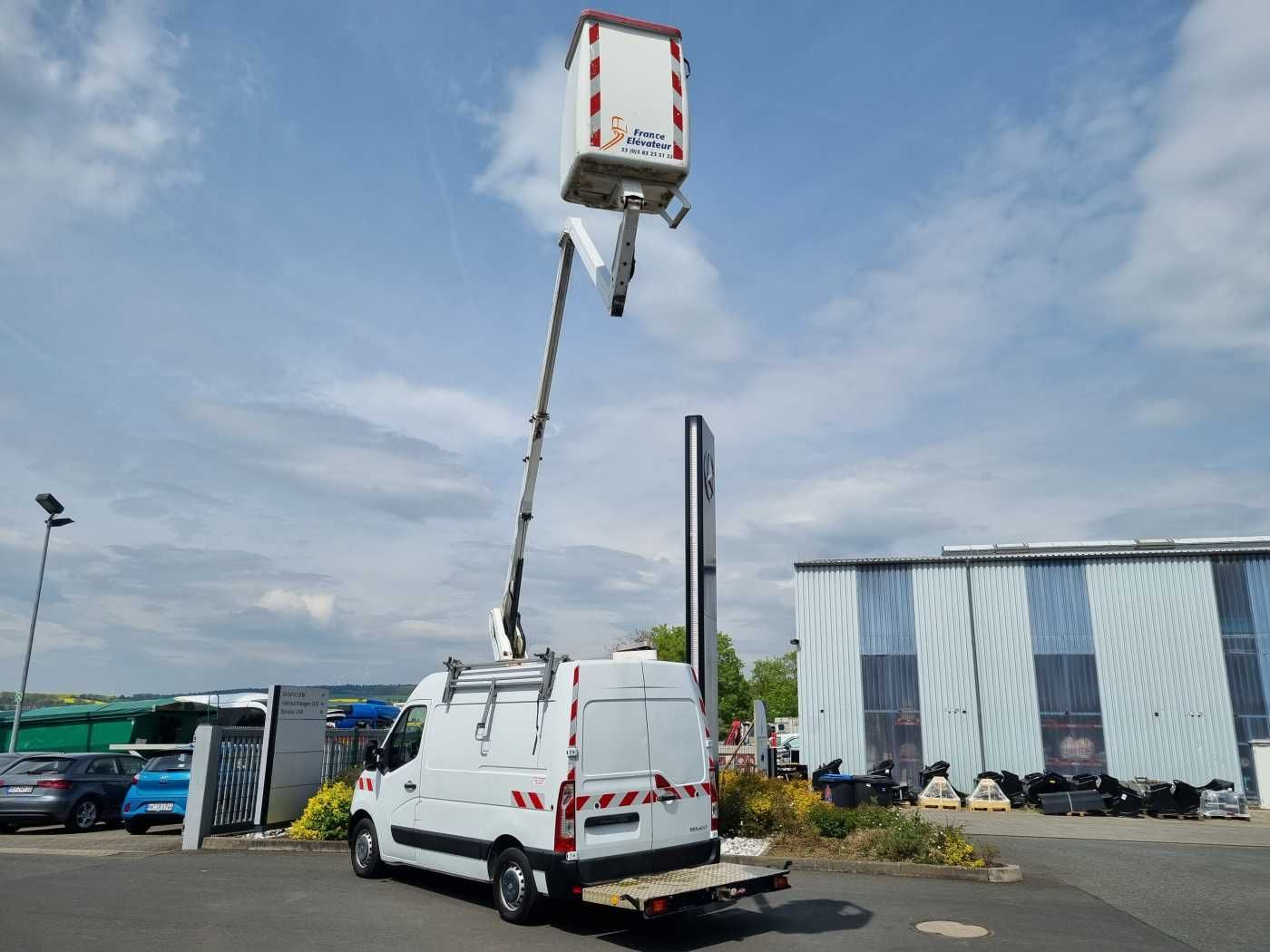 Fahrzeugabbildung Renault Master 2.3 dCi / France Elevateur 121FCC, 12,5m