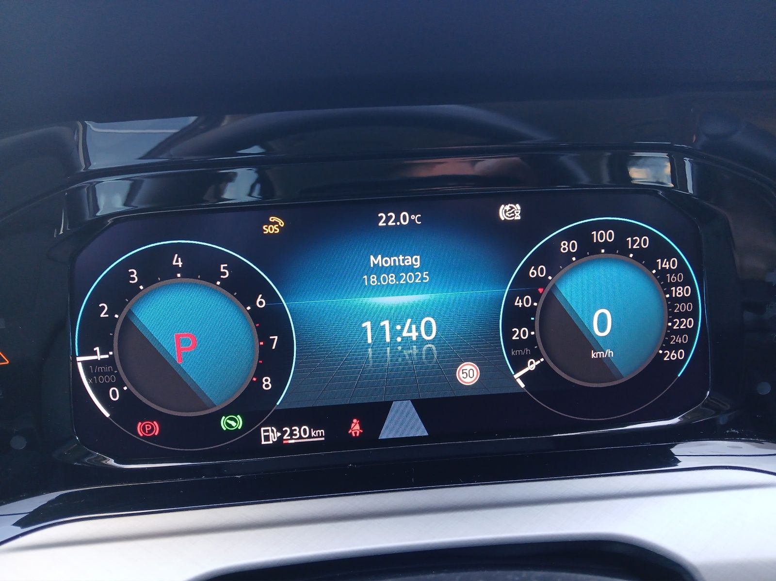 Fahrzeugabbildung Volkswagen Golf VIII eTSI Life DSG LED Navi AID ACC PDC SH