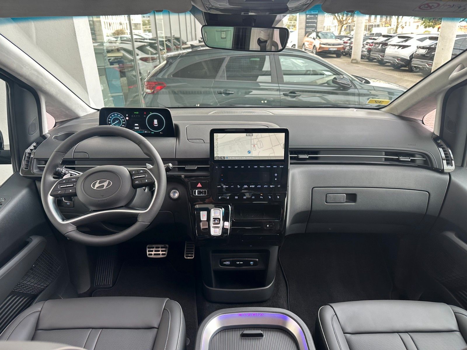 Fahrzeugabbildung Hyundai Staria Signature Hybrid 1.6l 215PS Panorama/Navi