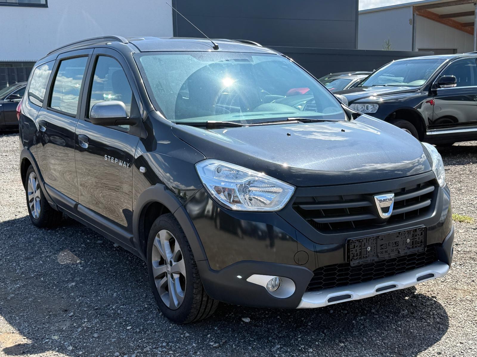 Dacia Lodgy 2015 — rear view