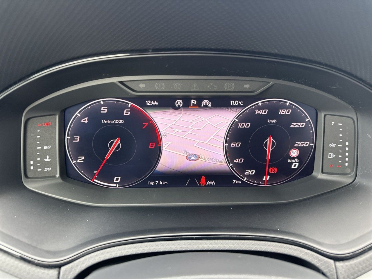 Fahrzeugabbildung SEAT Arona FR 1.0 TSI 116 PS 6-Gang - mit KI generiert/bearbeitet
