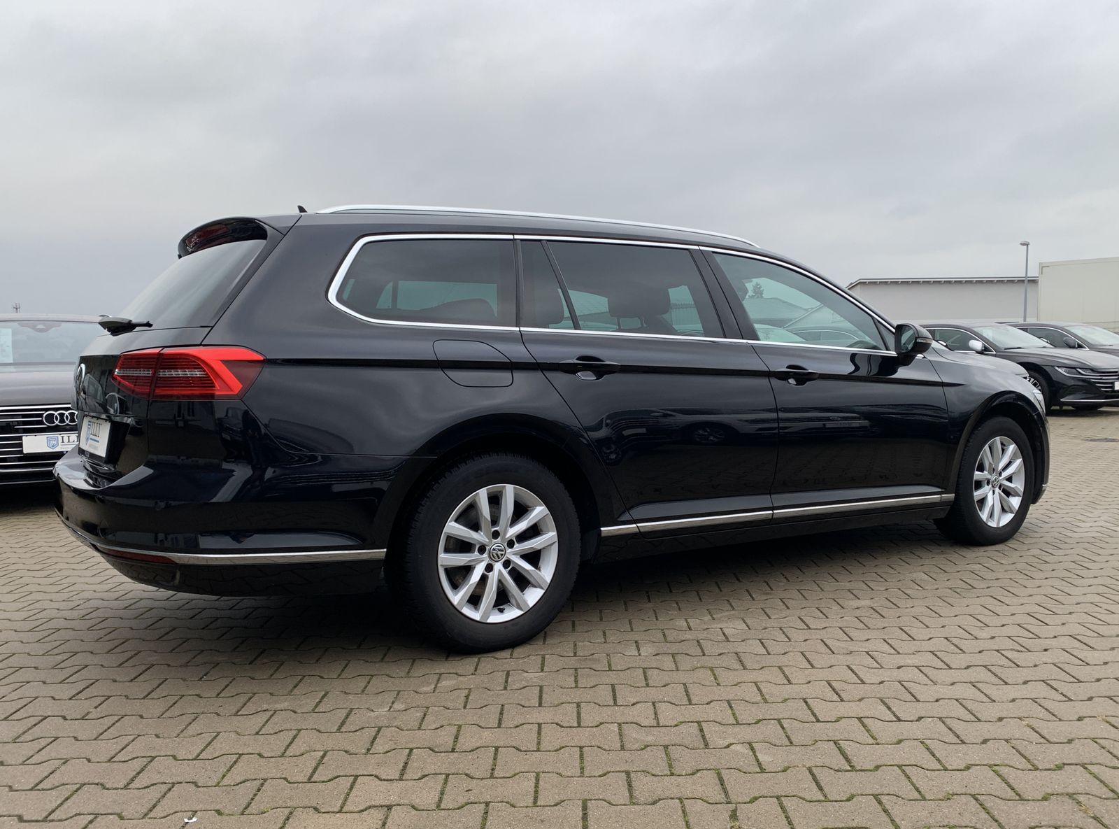 Fahrzeugabbildung Volkswagen Passat Variant 2.0 TDI*Highline*LED-Matrix*Pano*