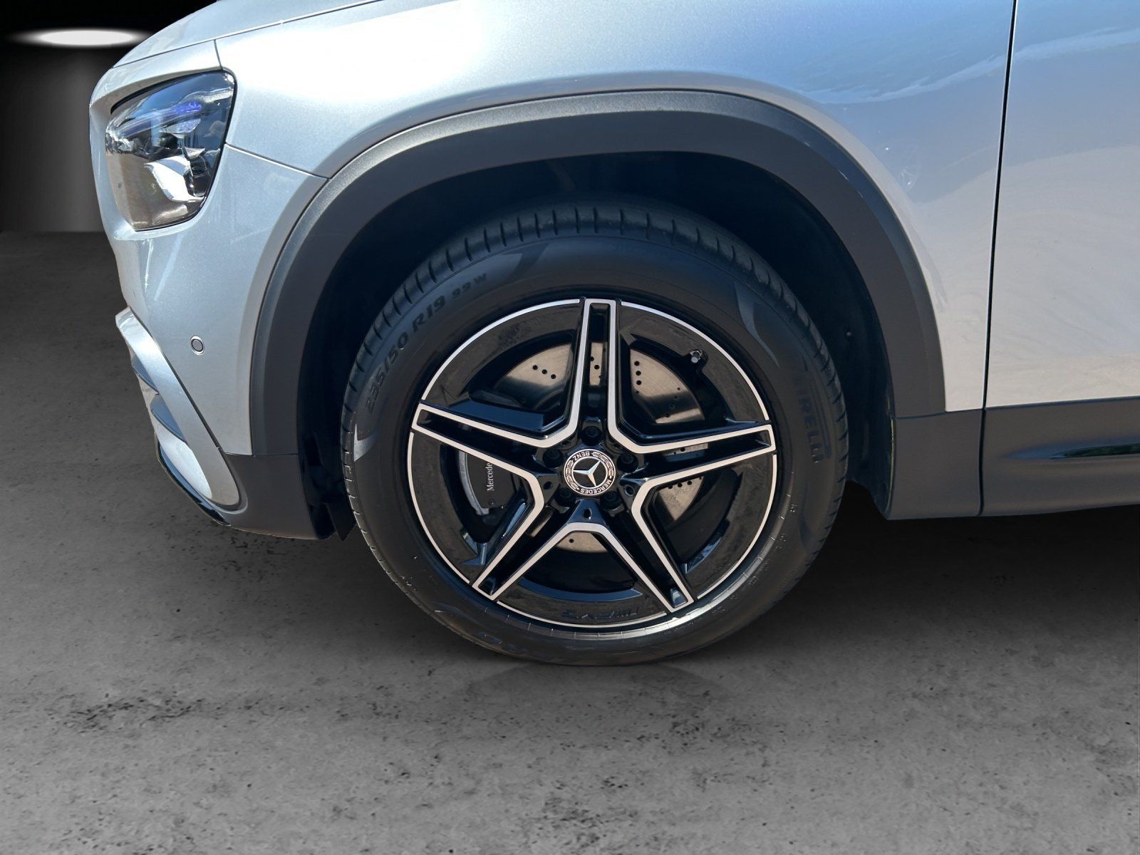 Fahrzeugabbildung Mercedes-Benz GLB220 4M AMG Prem+ DISTR LederPk AHK Night MLED