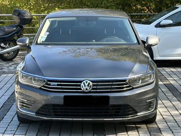 Volkswagen Passat - 2