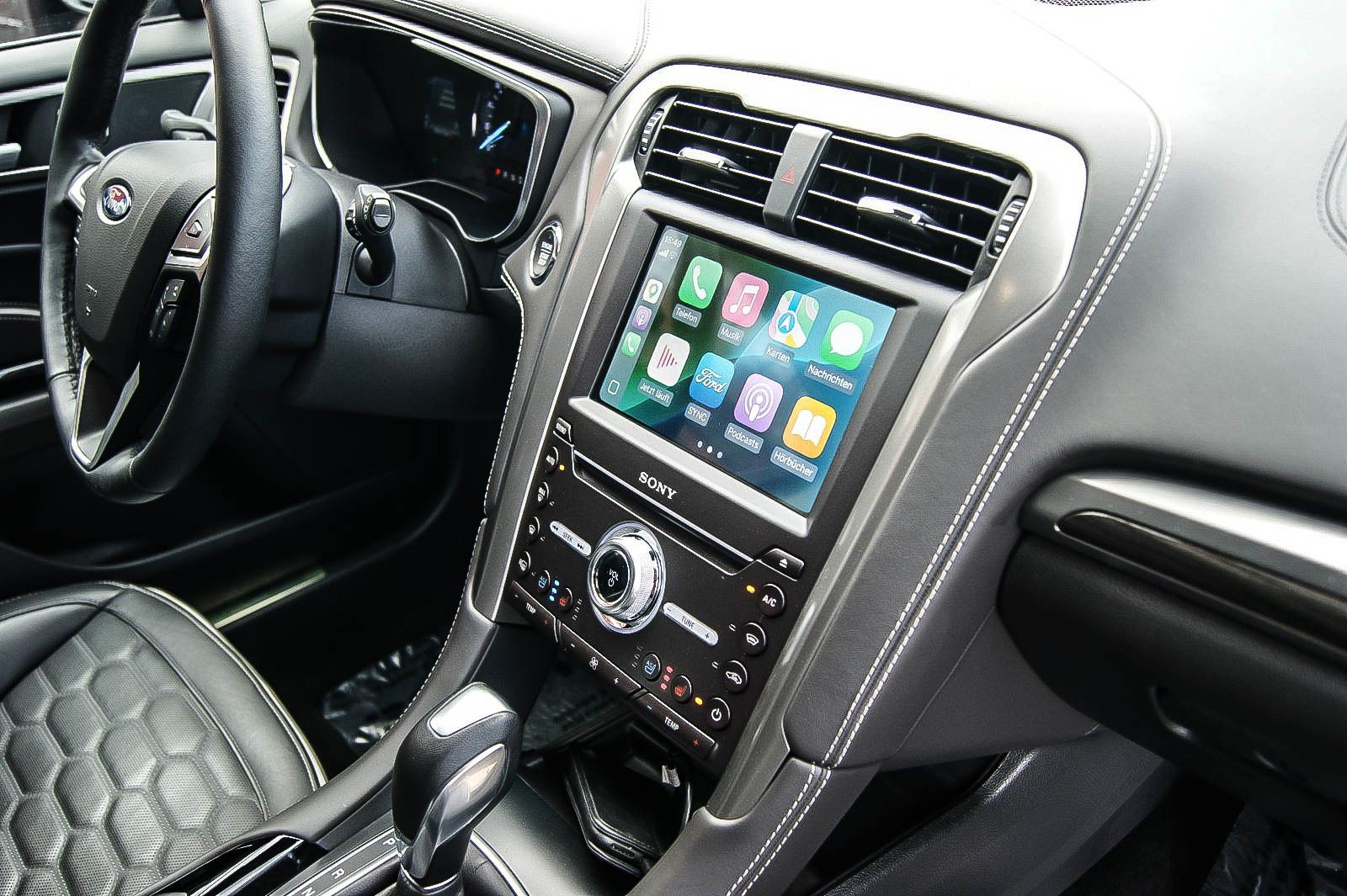 Fahrzeugabbildung Ford Mondeo Turnier 2.0 Hybrid Vignale 1.HAND ANHÄNZV