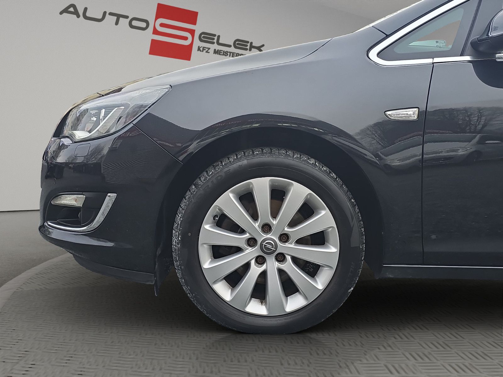 Fahrzeugabbildung Opel Astra J Exklusiv KLIMA NAVI TEMPOMAT TÜV NEU