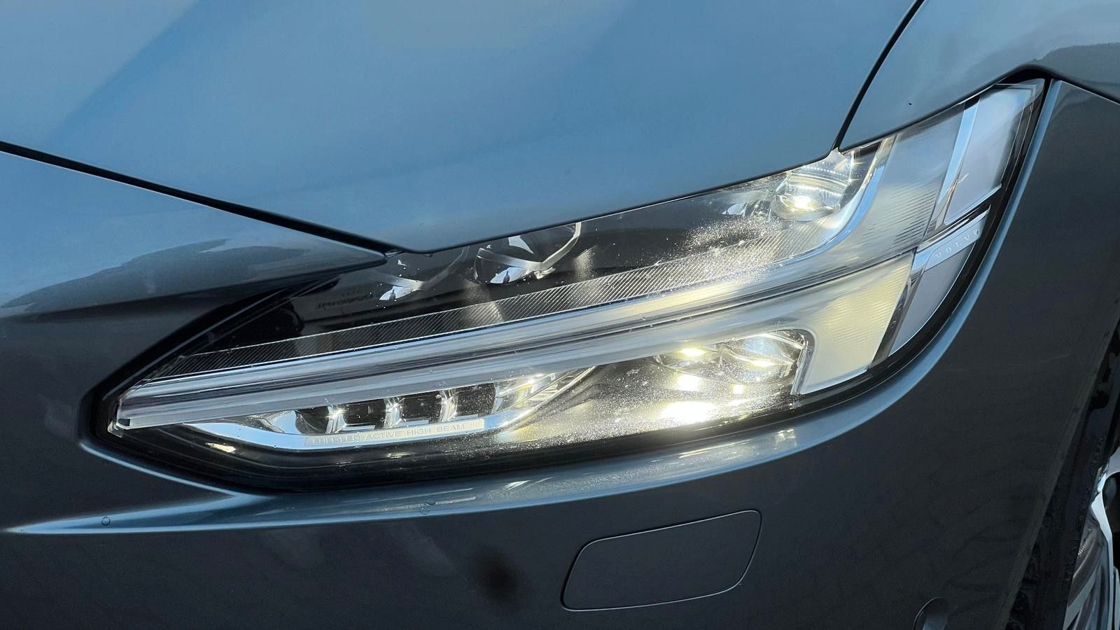 Fahrzeugabbildung Volvo S90*R-Design*T8*AWD*B&W*LUFT*MASS*20Zoll