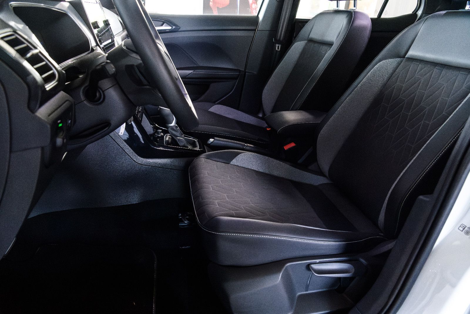 Fahrzeugabbildung Volkswagen T-Cross Goal 1.0 TSI DSG LED+AHK+NAV+ACC+APP+SHZ