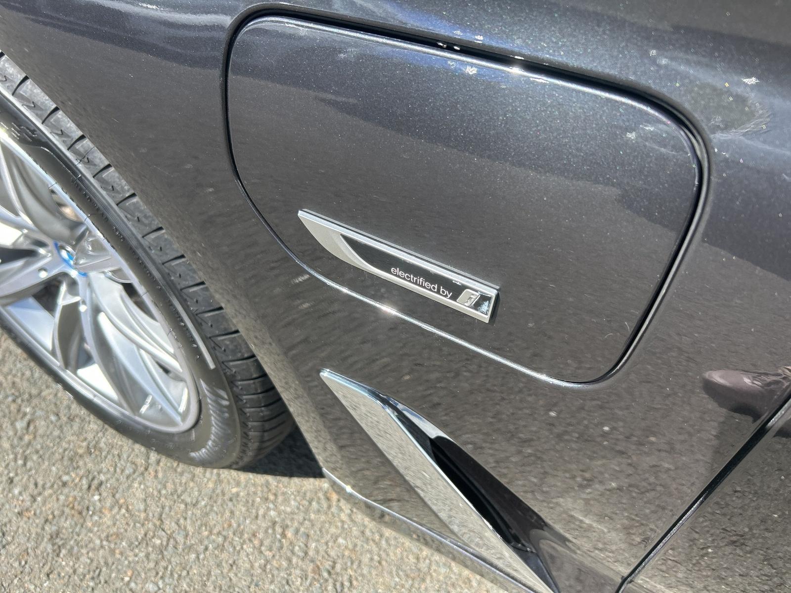 BMW 530e Tour LASER PANO Head-Up Komfortsitz Laserli
