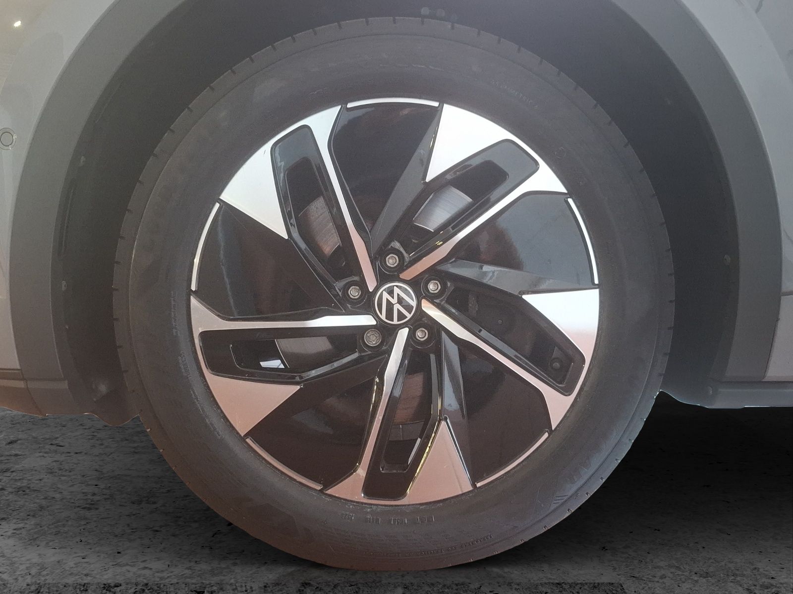 Fahrzeugabbildung Volkswagen ID.5 Pro LED Navi AID ACC RFK SHZ 19"