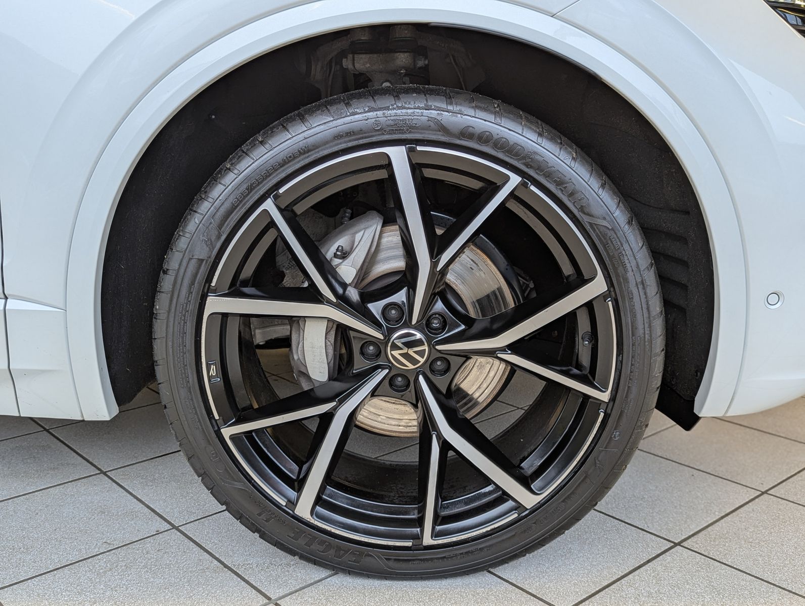 Fahrzeugabbildung Volkswagen Touareg 3.0TDI 4M R-Line VOLL Black 22" UPE 114T
