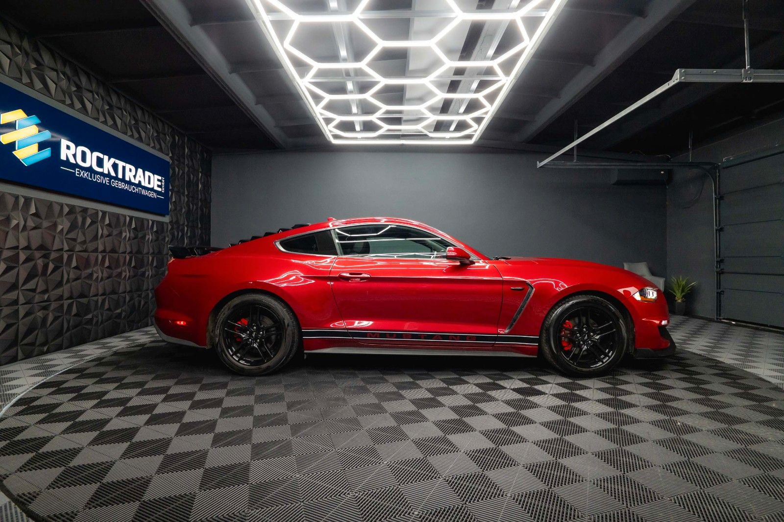 Fahrzeugabbildung Ford Mustang Shelby Coupe GT 350 Package Dark Horse