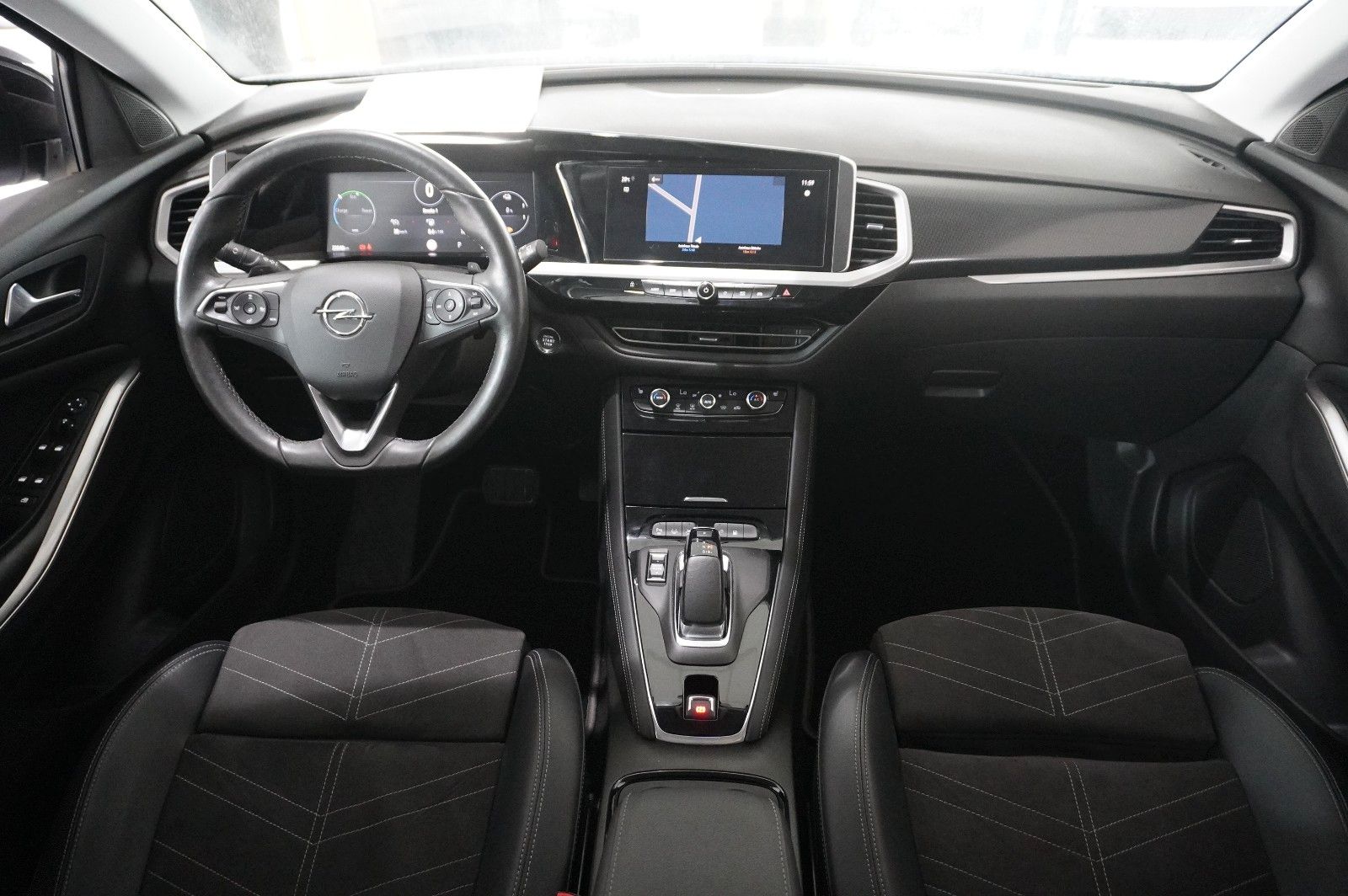 Fahrzeugabbildung Opel Grandland (X) ULTIMATE 4HYBRID NAVI/LED/SPORT/SH