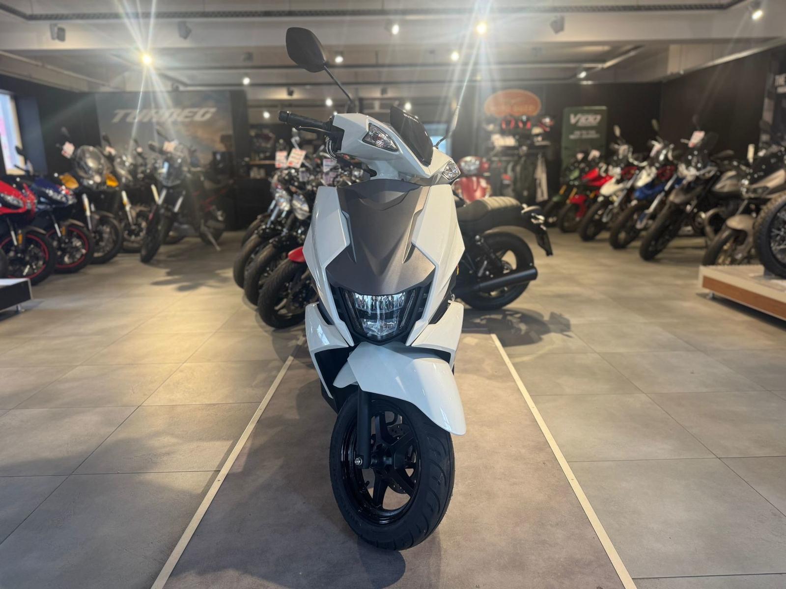 Suzuki AVENIS 125 inkl Zulassung und Haustürlieferung