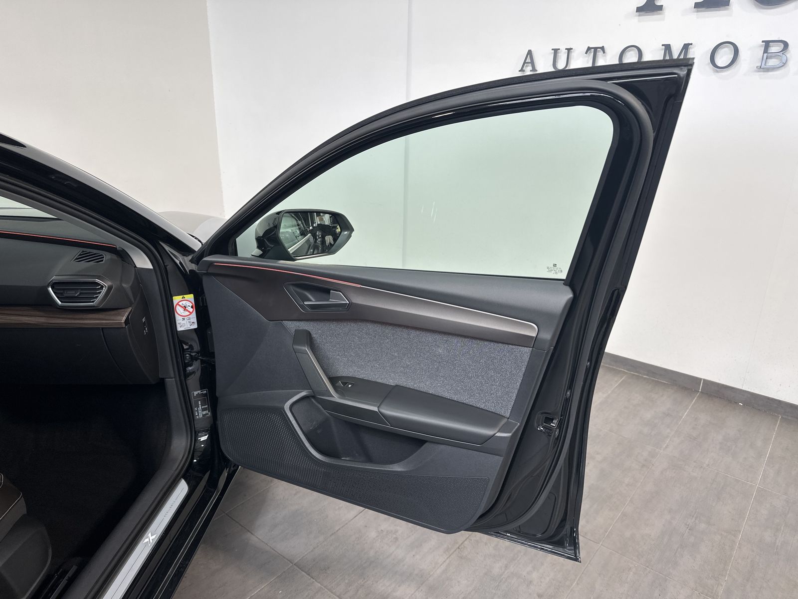 Fahrzeugabbildung SEAT Leon ST 2.0 TDI Xcellence DSG NAV+LED+ACC+KAMERA